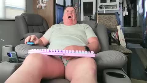 Snapshot of mmmthatsfunnn chatting on January 17, 6:33 pm mmmthatsfunnn online show from January 17, 6:33 pm