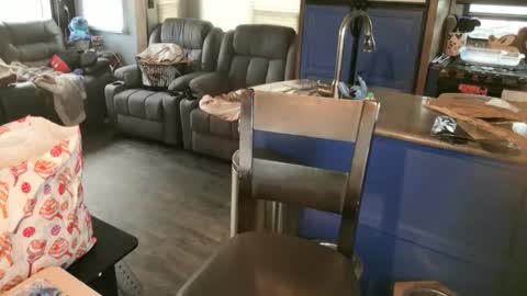 Snapshot of mmmthatsfunnn chatting on February 10, 11:42 pm mmmthatsfunnn online show from February 10, 11:42 pm