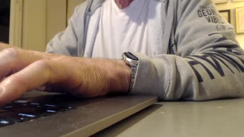 Snapshot of mmythmaker chatting on June 23, 9:40 am mmythmaker online show from June 23, 9:40 am