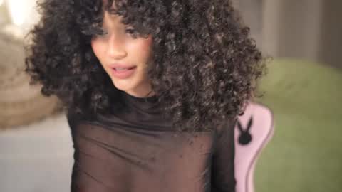 Snapshot of moan_4_you chatting on January 25, 9:35 pm Ruxxx online show from January 25, 9:35 pm