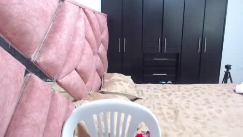 Catalina online show from April 23, 3:30 am