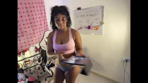 Snapshot of moana205_ chatting on July 21, 12:57 am Moana online show from July 21, 12:57 am