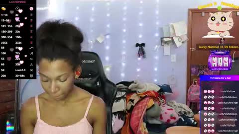 Snapshot of mocha_ chatting on November 15, 4:21 am MOCHA JAMES THE NPC online show from November 15, 4:21 am