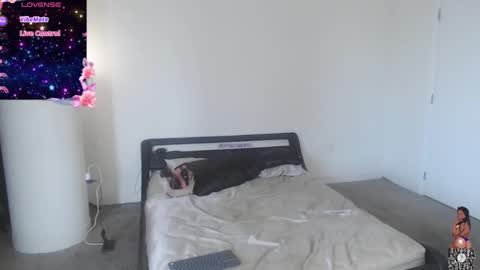 Snapshot of mochamami420 chatting on December 29, 5:12 pm NynaStax online show from December 29, 5:12 pm