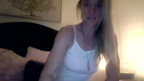 Snapshot of mockingbirds91 chatting on June 16, 7:22 am mockingbirds91 online show from June 16, 7:22 am