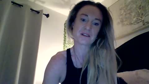 Snapshot of mockingbirds91 chatting on July 7, 4:48 am mockingbirds91 online show from July 7, 4:48 am