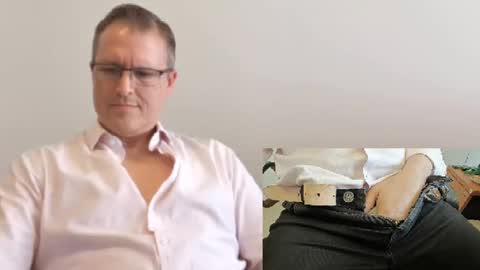 Snapshot of moe_001 chatting on September 16, 5:47 pm Moe online show from September 16, 5:47 pm