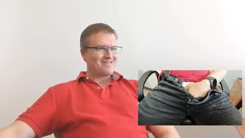 Snapshot of moe_001 chatting on October 3, 7:11 pm Moe online show from October 3, 7:11 pm