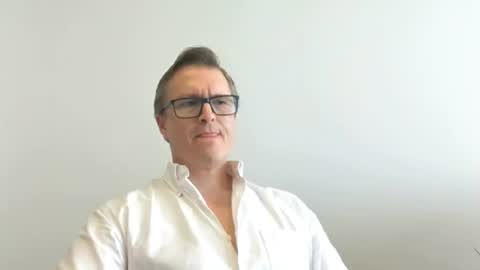 Snapshot of moe_001 chatting on November 17, 8:14 pm Moe online show from November 17, 8:14 pm