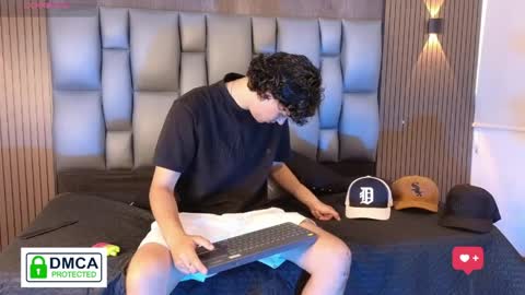 mohamed_malik online show from April 17, 4:10 pm