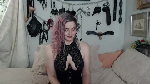 Snapshot of mohawkmischief chatting on November 6, 11:04 pm MohawkMischief online show from November 6, 11:04 pm