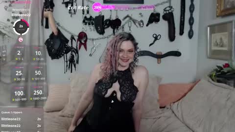 Snapshot of mohawkmischief chatting on December 2, 9:32 pm MohawkMischief online show from December 2, 9:32 pm