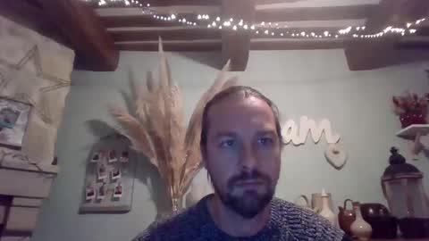 Julien online show from February 10, 6:56 pm