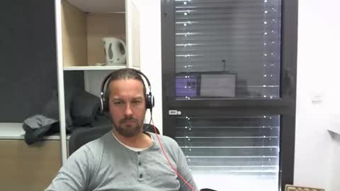 Julien online show from October 6, 10:23 am