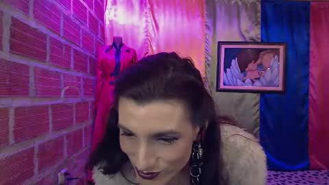 Snapshot of moira_hot chatting on December 5, 6:37 pm moira_hot online show from December 5, 6:37 pm