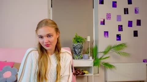 Snapshot of moirawenzinger chatting on September 21, 6:42 pm Kylie online show from September 21, 6:42 pm