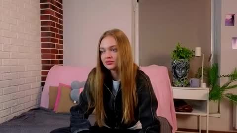 Snapshot of moirawenzinger chatting on September 23, 6:33 pm Kylie online show from September 23, 6:33 pm