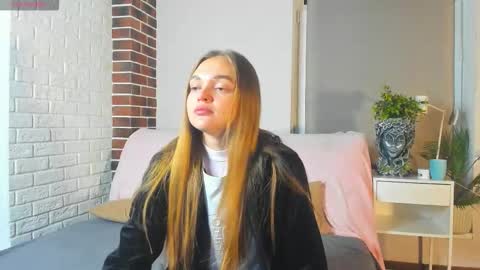 Snapshot of moirawenzinger chatting on September 28, 6:24 pm Kylie online show from September 28, 6:24 pm
