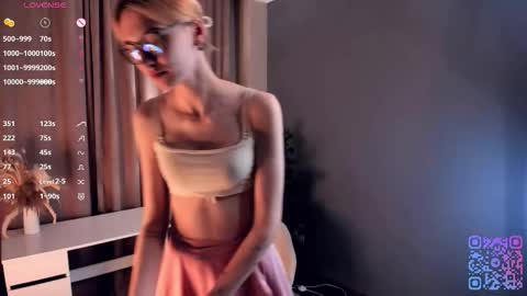 Laura online show from October 7, 1:14 am