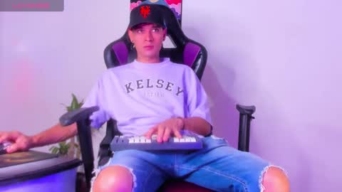 Snapshot of moises_23cm chatting on January 14, 7:21 pm moises_23cm online show from January 14, 7:21 pm