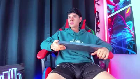 Snapshot of moises_23cm chatting on January 30, 7:15 pm moises_23cm online show from January 30, 7:15 pm