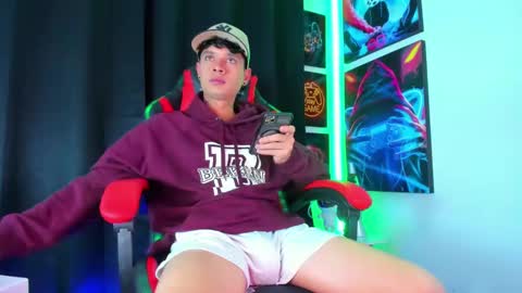 Snapshot of moises_23cm chatting on February 20, 8:36 pm moises_23cm online show from February 20, 8:36 pm