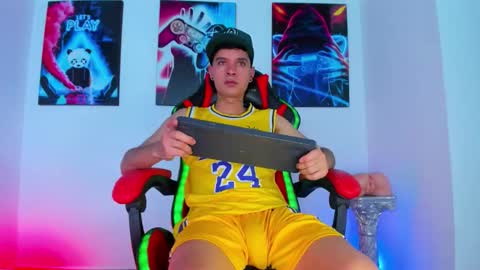 Snapshot of moises_23cm chatting on September 19, 7:47 pm moises_23cm online show from September 19, 7:47 pm