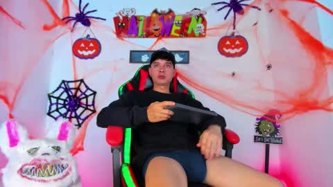 Snapshot of moises_23cm chatting on October 29, 8:21 pm moises_23cm online show from October 29, 8:21 pm