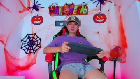 Snapshot of moises_23cm chatting on October 30, 8:53 pm moises_23cm online show from October 30, 8:53 pm