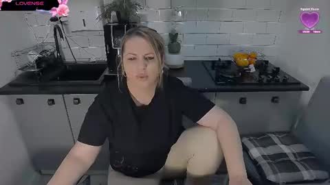 erika online show from December 16, 7:46 am