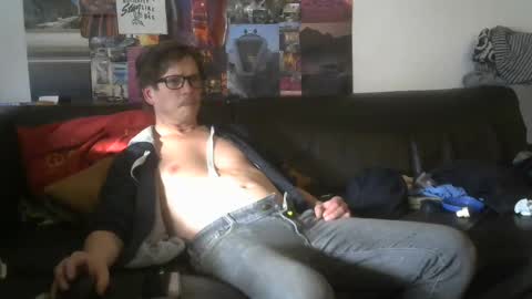 Snapshot of mojoflow39 chatting on December 5, 9:39 am Fr online show from December 5, 9:39 am