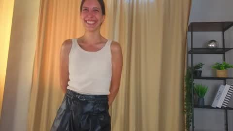 Mia online show from August 1, 7:40 am