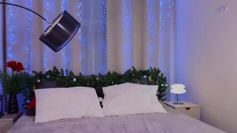 Molly online show from December 25, 9:43 pm