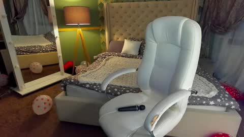 Snapshot of molinmoon chatting on February 25, 8:19 pm Rosa online show from February 25, 8:19 pm