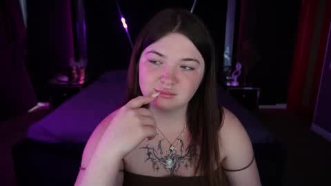 Snapshot of molinmoon chatting on September 25, 12:53 pm Rosa online show from September 25, 12:53 pm