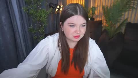 Snapshot of molinmoon chatting on October 3, 7:44 pm Rosa online show from October 3, 7:44 pm