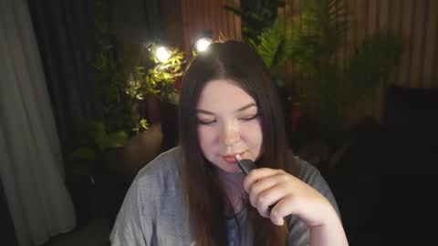 Snapshot of molinmoon chatting on November 20, 8:19 pm Rosa online show from November 20, 8:19 pm