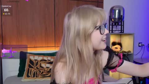 moliqin online show from May 2, 7:24 am