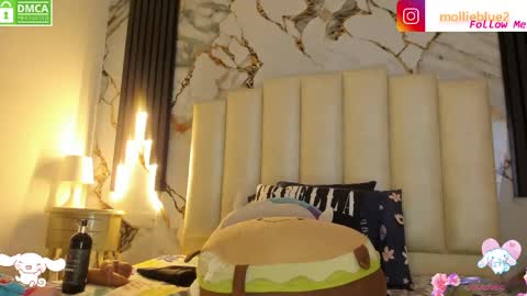 Snapshot of molliebue1 chatting on May 11, 2:45 pm Hey Guys Im Mollie online show from May 11, 2:45 pm