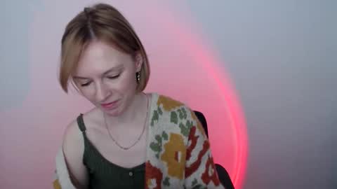 mollilove online show from May 16, 7:05 am