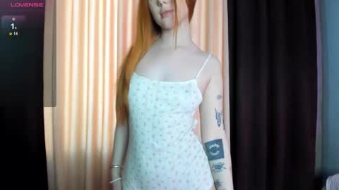 molly__kitty online show from February 4, 5:35 am