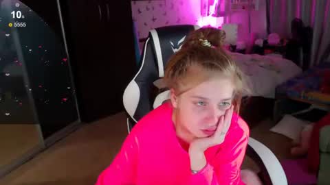 Snapshot of molly_barbie chatting on July 25, 10:02 am Molly Prvt is open online show from July 25, 10:02 am