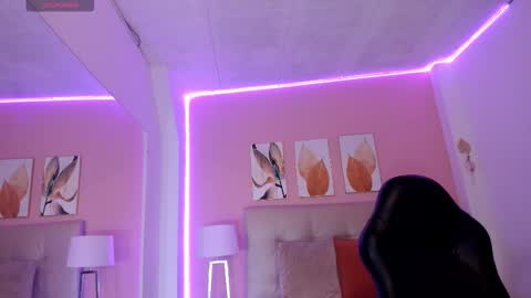    online show from March 16, 12:20 pm