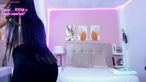 Snapshot of molly_h0t chatting on April 25, 12:19 pm online show from April 25, 12:19 pm