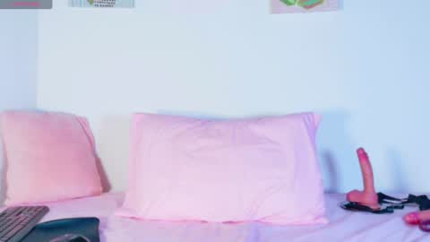 Snapshot of molly_hot778 chatting on July 10, 6:39 am molly come and have fun online show from July 10, 6:39 am
