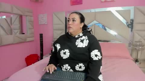 molly_madisson0 online show from March 4, 12:33 pm