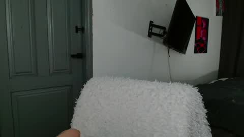Snapshot of molly_montanaaa chatting on June 7, 7:39 pm Lina online show from June 7, 7:39 pm