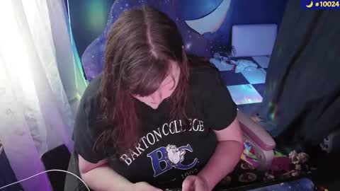 Snapshot of molly_moons chatting on October 16, 5:03 pm molly_moons online show from October 16, 5:03 pm