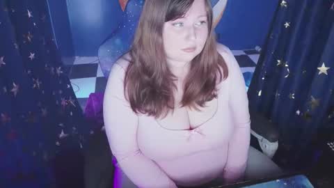 Snapshot of molly_moons chatting on October 17, 11:51 pm molly_moons online show from October 17, 11:51 pm