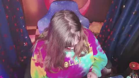 Snapshot of molly_moons chatting on October 21, 7:14 pm molly_moons online show from October 21, 7:14 pm